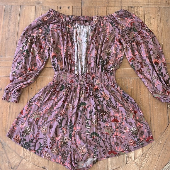 Free people pretty and free off the shoulder open back long sleeve short romper - Picture 9 of 12